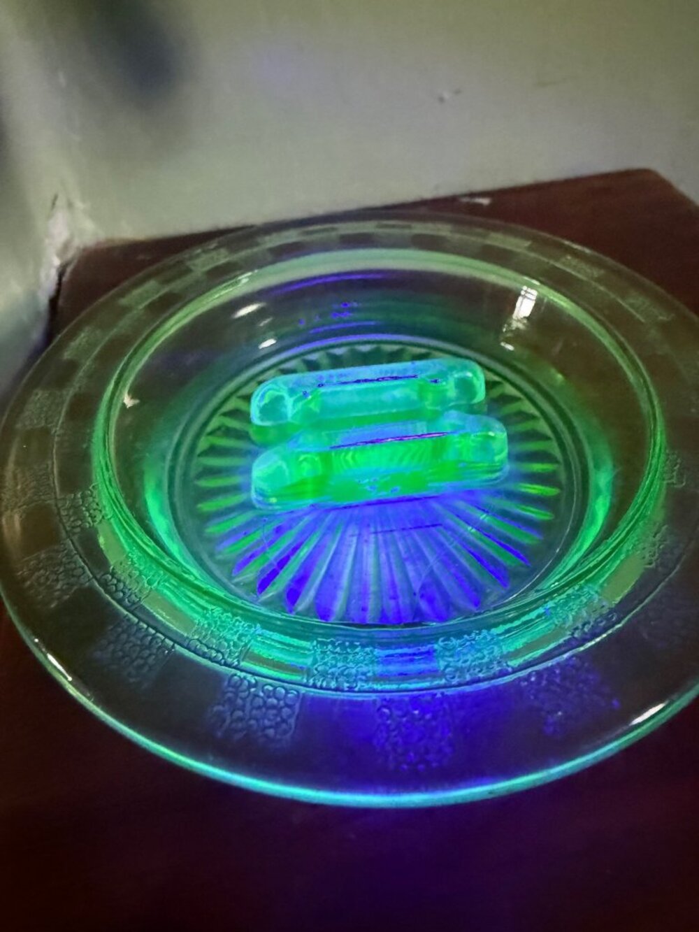 Vintage 30's Hazel Atlas Green Uranium Glass Ashtray With Matchbook Holder 4" - Picture 7 of 9